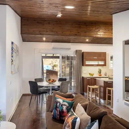 Forest View * Platres